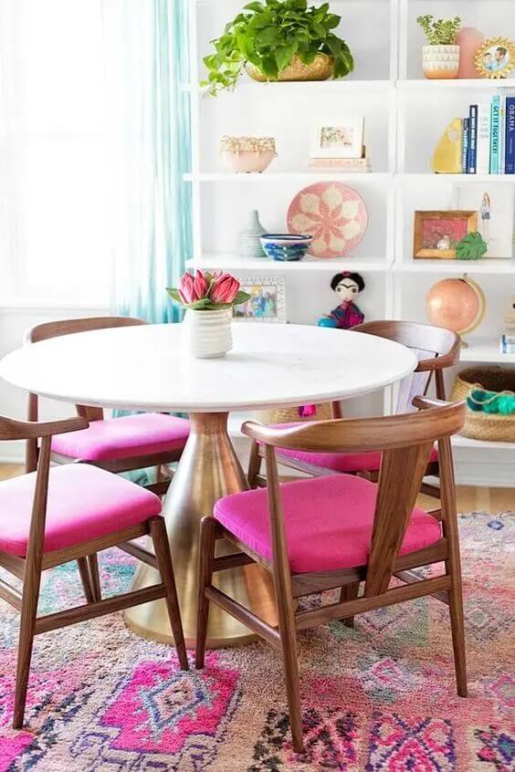 Móveis coloridos: cadeiras coloridas para sala de jantar