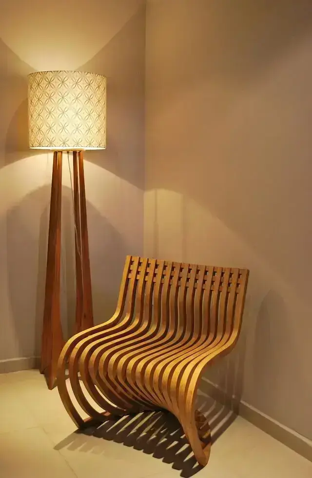 Abajur de piso com iluminação aconchegante Abajur de piso com iluminação aconchegante Projeto de Projetica Design e Arquitetura