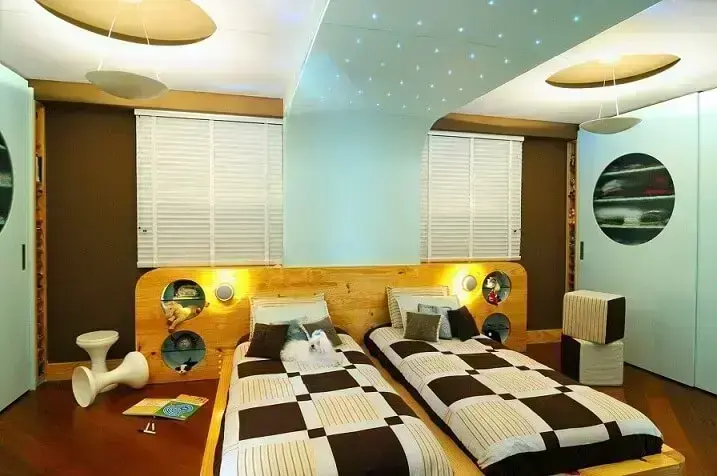 Quarto de menino com parte da iluminação em led Quarto de menino com parte da iluminação em led Projeto de Maria Claudia Nassar