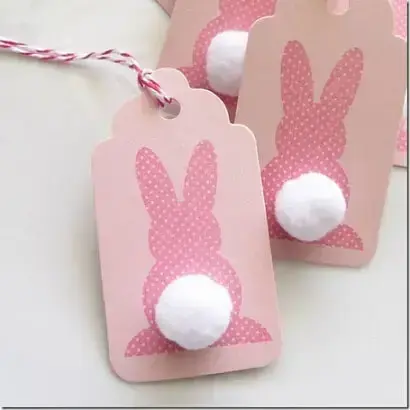 Decoração de páscoa com tags de coelhos