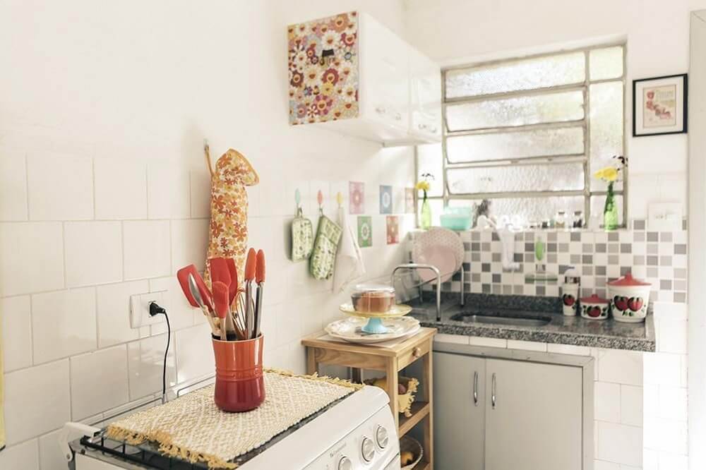 Cozinhas simples e bonitas bem iluminadas 