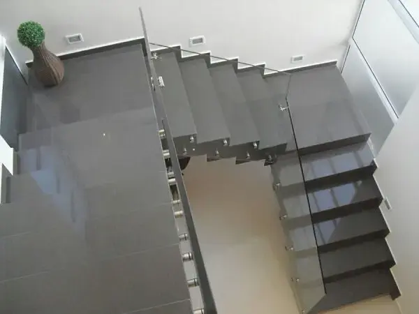 Porcelanato líquido aplicado na escada Porcelanato líquido aplicado na escada
