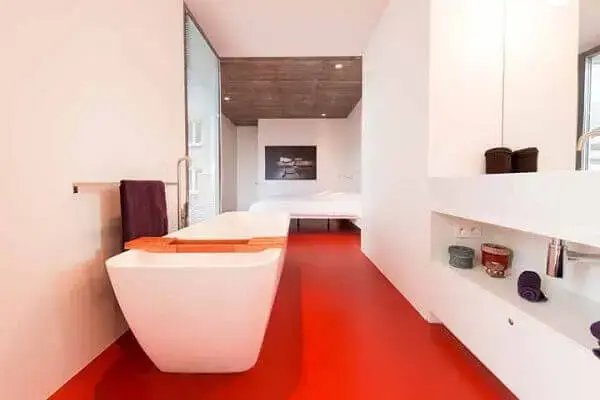 Porcelanato líquido vermelho no banheiro Porcelanato líquido vermelho no banheiro