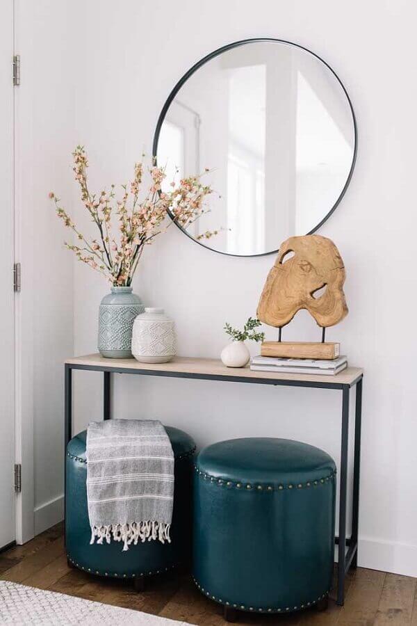 aparador minimalista decorado com puffs e espelho redondo Foto Reclining Sofas & Ottoman