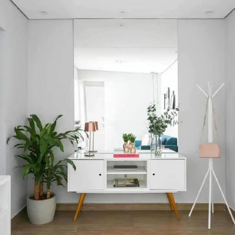 cabideiro de chão branco cabideiro de chão branco Foto Criar Interiores