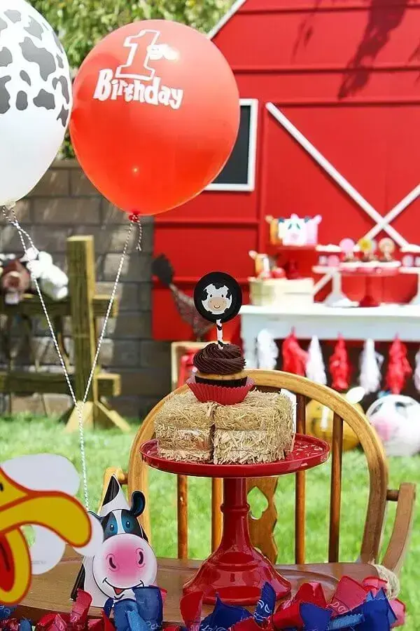 decoração com tags de vaquinha para festa da fazendinha Foto Why Santa Claus