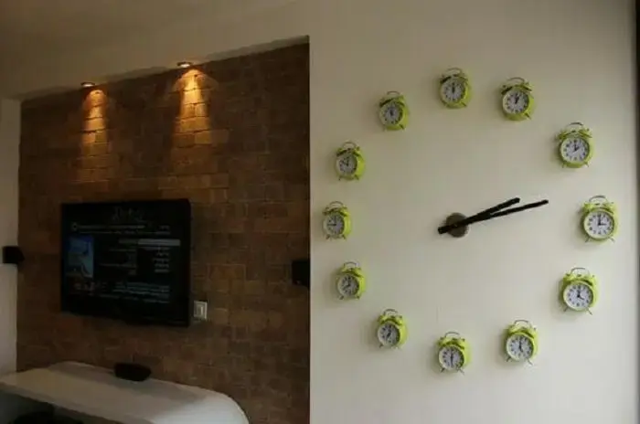 Decoração criativa e ousada com relógio de parede Decoração criativa e ousada com relógio de parede