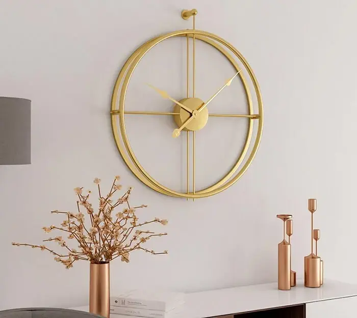 Elegância e sofisticação ao incluir este relógio de parede na decoração Elegância e sofisticação ao incluir este relógio de parede na decoração