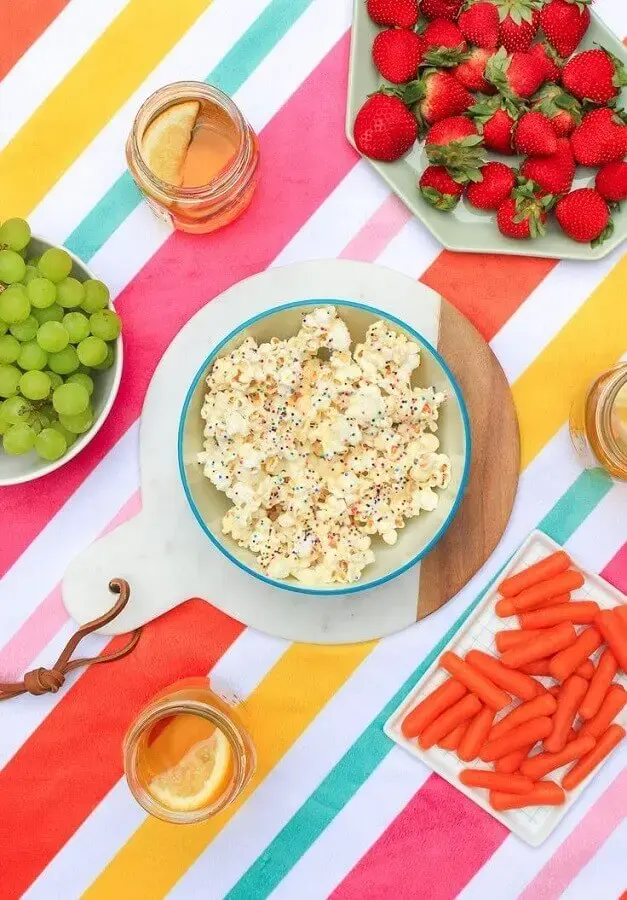 toalha listrada colorida para decoração de picnic Foto Pinterest