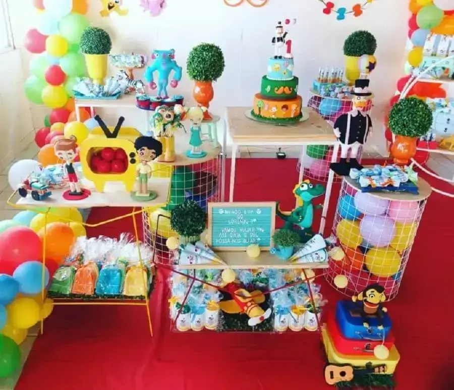 decoração festa mundo bita simples decorada com balões coloridos decoração festa mundo bita simples decorada com balões coloridos Foto Amor de Mãe Decor