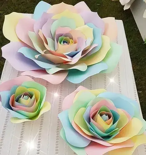 rosas de papel - rosa com pétalas coloridas 