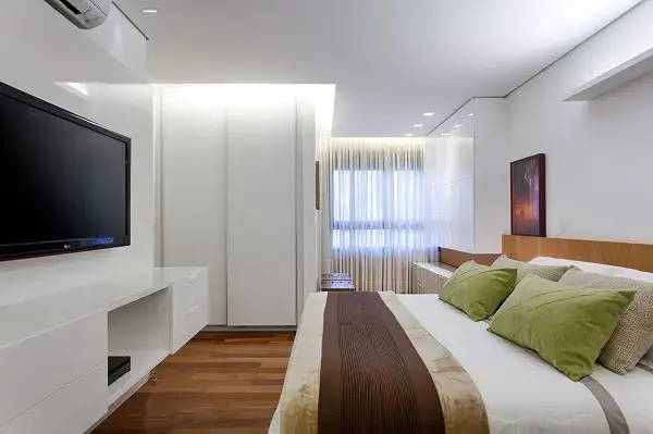 Com dicas criativas é possível aprender como esconder fios dos eletrônicos no quarto Com dicas criativas é possível aprender como esconder fios dos eletrônicos no quarto