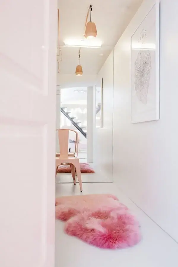 decoração com tapete felpudo cor de rosa decoração com tapete felpudo cor de rosa Foto Frenchy Fancy