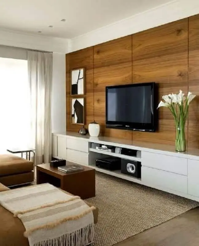 tapete sisal para decoração de sala de estar com painel de madeira tapete sisal para decoração de sala de estar com painel de madeira Foto Decostudio