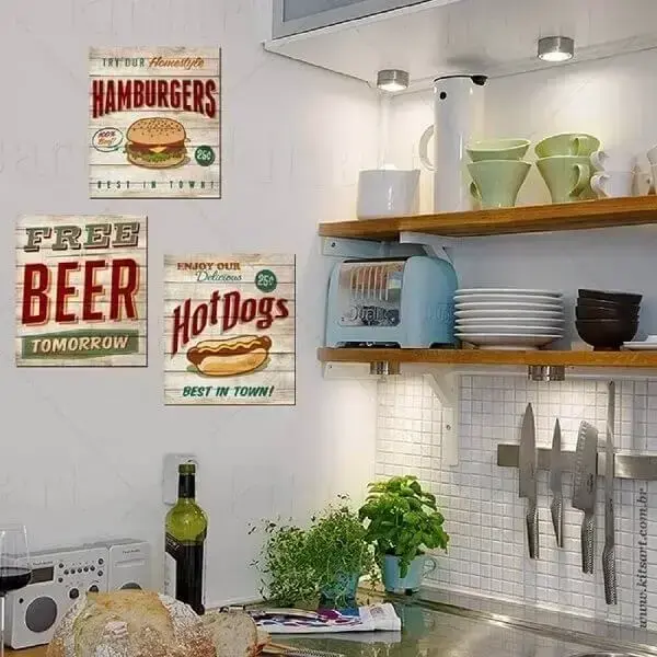 Os quadros decorativos para cozinha vintage trazem personalidade para a decoração