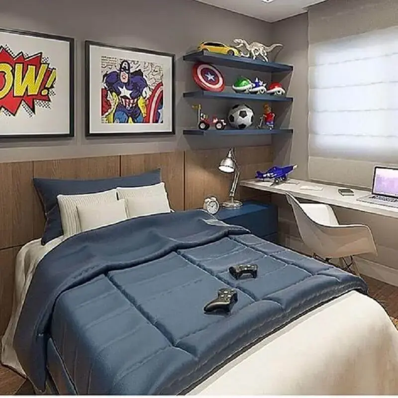 decoração com bancada de estudos e quadros para quarto juvenil masculino decoração com bancada de estudos e quadros para quarto juvenil masculino Foto Simples Decoração