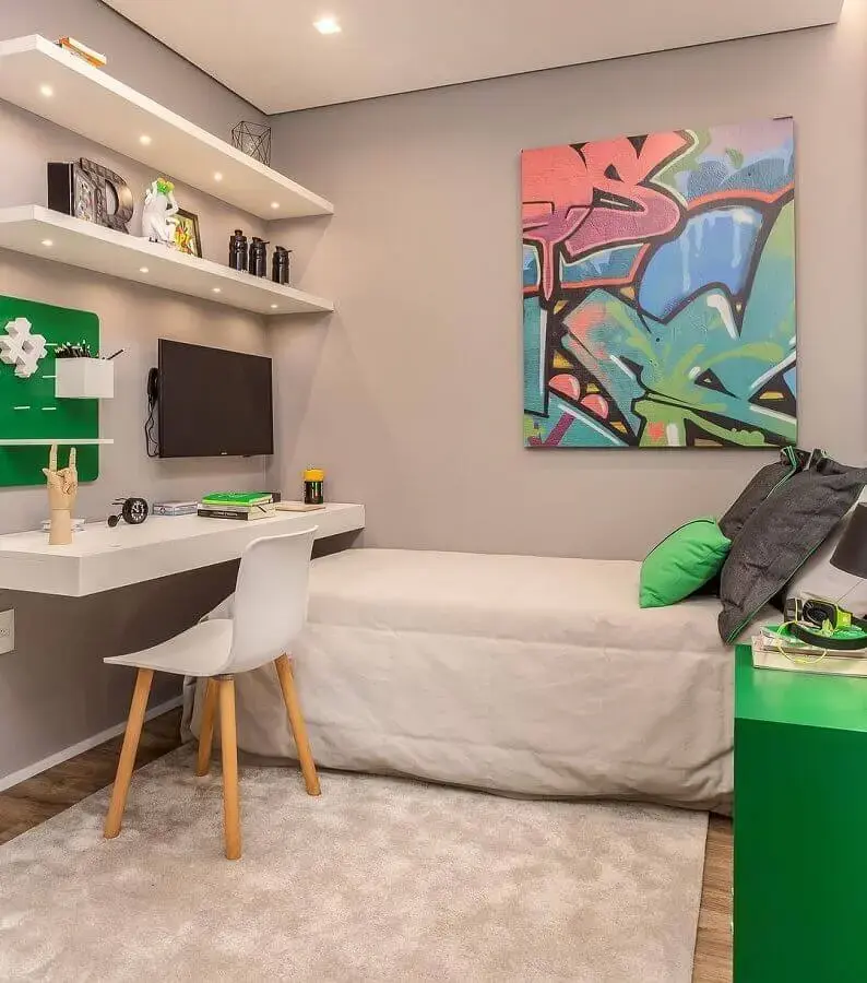 decoração simples com quadro para quarto masculino solteiro cinza e verde decoração simples com quadro para quarto masculino solteiro cinza e verde Foto Claudia Albertini Arquitetura
