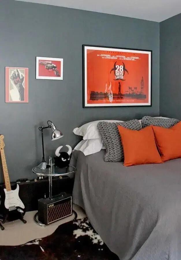 decoração simples com quadros para quarto masculino cinza decoração simples com quadros para quarto masculino cinza Foto Pinterest