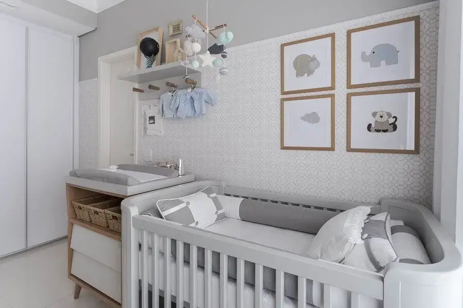 quadros decorativos para quarto de bebê masculino decorado em tons de cinza claro quadros decorativos para quarto de bebê masculino decorado em tons de cinza claro Foto eh!DÉCOR