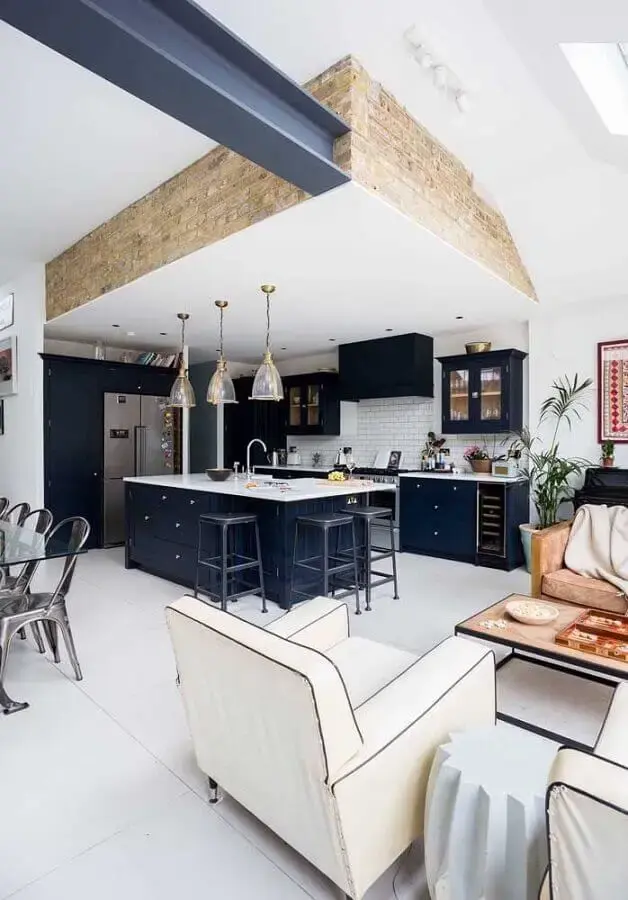 casa conceito aberto grande decorada com armários de cozinha azul marinho casa conceito aberto grande decorada com armários de cozinha azul marinho Foto JERA Arquitetura e Engenharia