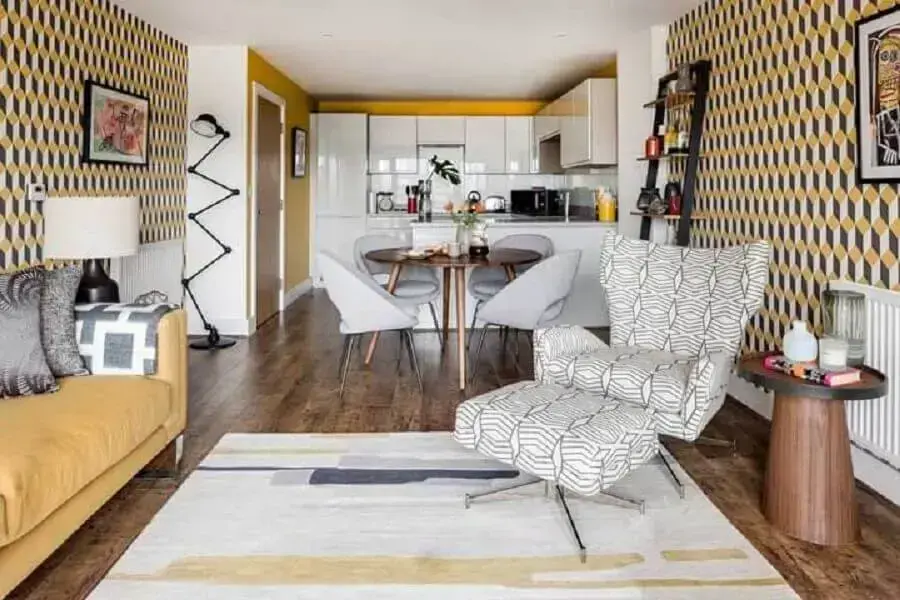 papel de parede retrô para decoração de casa em conceito aberto papel de parede retrô para decoração de casa em conceito aberto Foto JERA Arquitetura e Engenharia