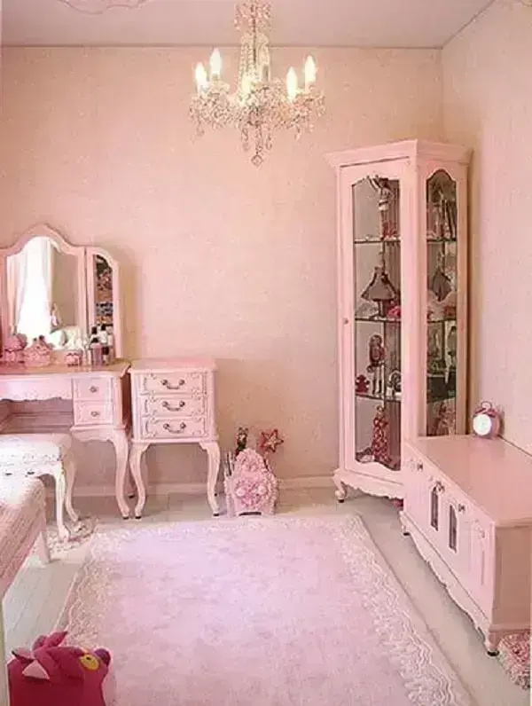 Combine a penteadeira rosa com outros móveis do quarto Combine a penteadeira rosa com outros móveis do quarto