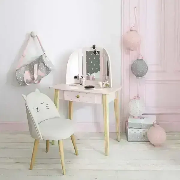 Penteadeira rosa bebê infantil tem tamanho ideal para as crianças brincarem Penteadeira rosa bebê infantil tem tamanho ideal para as crianças brincarem