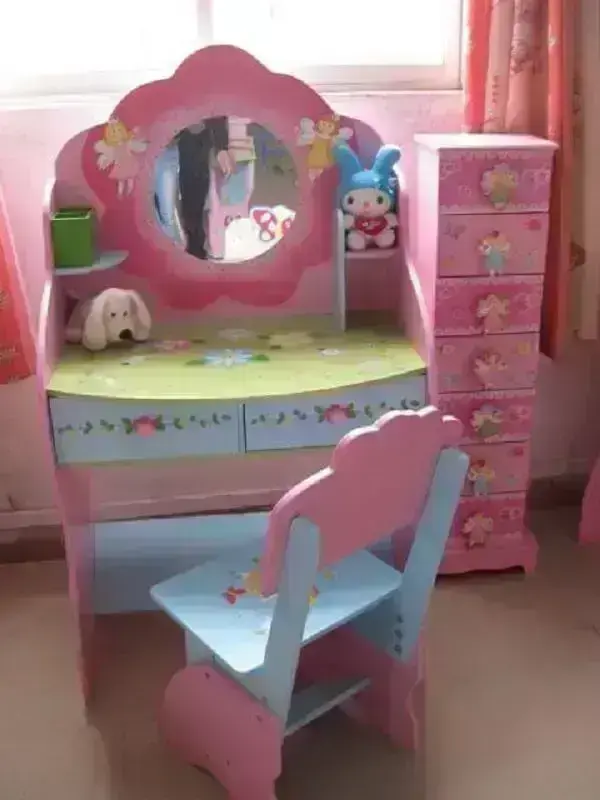 Penteadeira rosa infantil com diversas gavetas Penteadeira rosa infantil com diversas gavetas