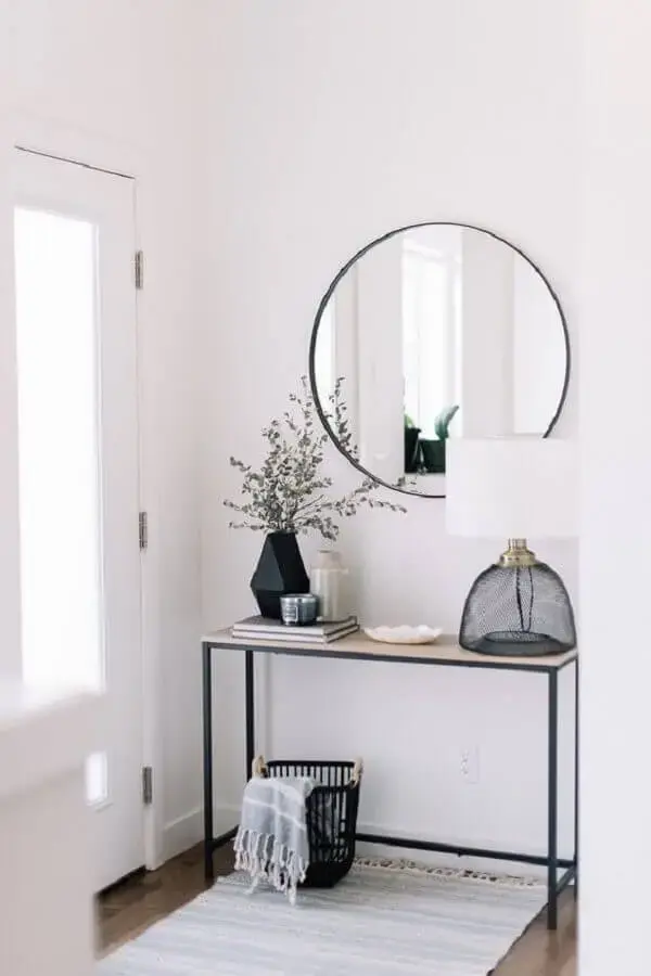 Decoração minimalista com aparador com espelho para hall de entrada Decoração minimalista com aparador com espelho para hall de entrada