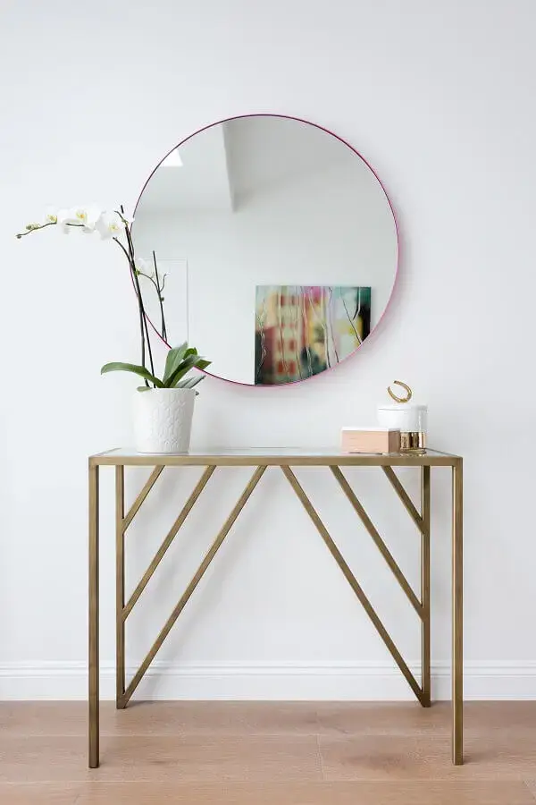 Espelho com aparador minimalista para decoração de corredor Espelho com aparador minimalista para decoração de corredor