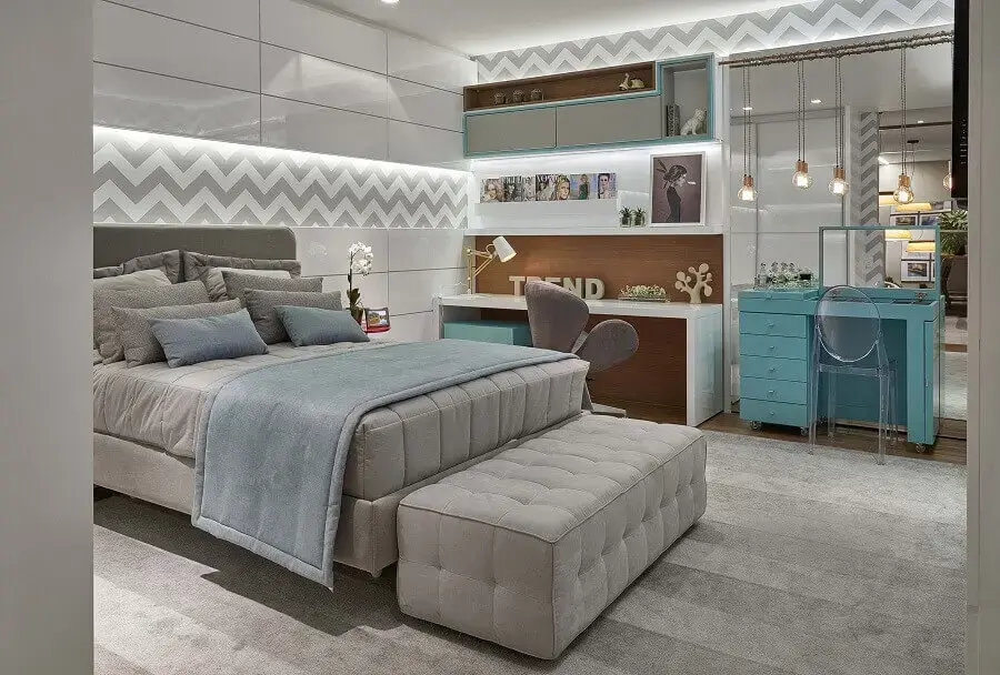 decoração de quarto de mulher cinza e branco com penteadeira azul decoração de quarto de mulher cinza e branco com penteadeira azul Foto Pinterest