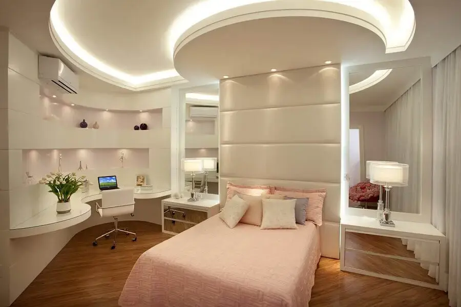 decoração moderna para quarto de mulher planejado com cabeceira até o teto decoração moderna para quarto de mulher planejado com cabeceira até o teto Foto Pinterest