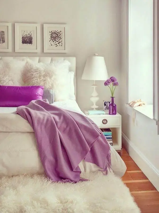 decoração para quarto de mulher sofisticado com tapete felpudo decoração para quarto de mulher sofisticado com tapete felpudo Foto Casa de Valentina
