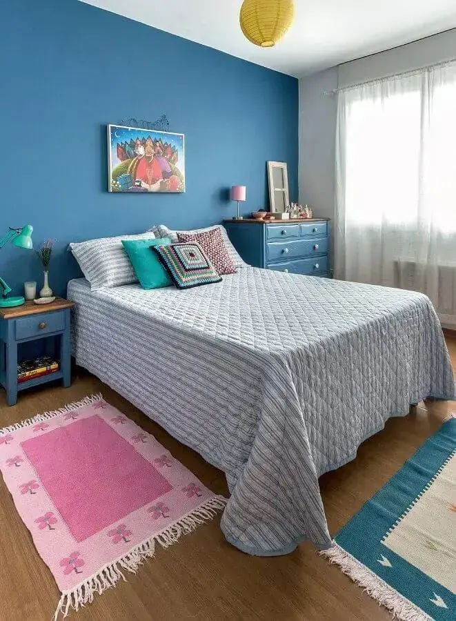decoração simples para quarto de mulher azul e branco decoração simples para quarto de mulher azul e branco Foto Casa de Valentina