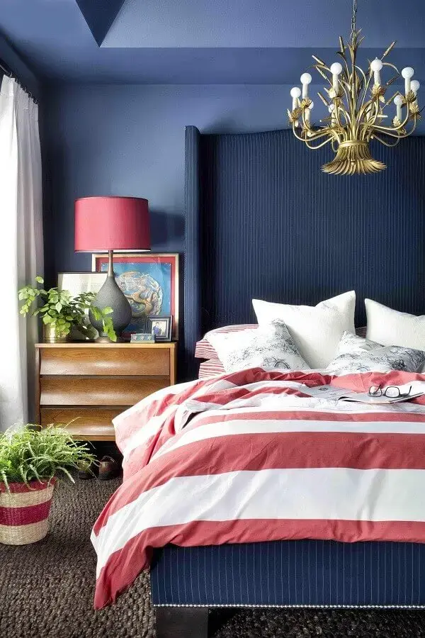 lustre dourado para decoração para quarto de mulher azul e rosa lustre dourado para decoração para quarto de mulher azul e rosa Foto Studio Lab Decor