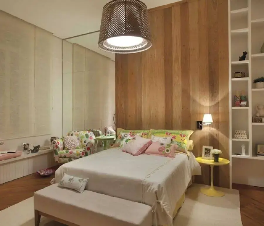 parede com revestimento de madeira para decoração de quarto de mulher parede com revestimento de madeira para decoração de quarto de mulher Foto Pinterest