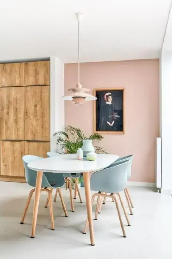 cadeira azul claro para sala de jantar minimalista decorada em cores pastéis cadeira azul claro para sala de jantar minimalista decorada em cores pastéis Foto Estofos PT