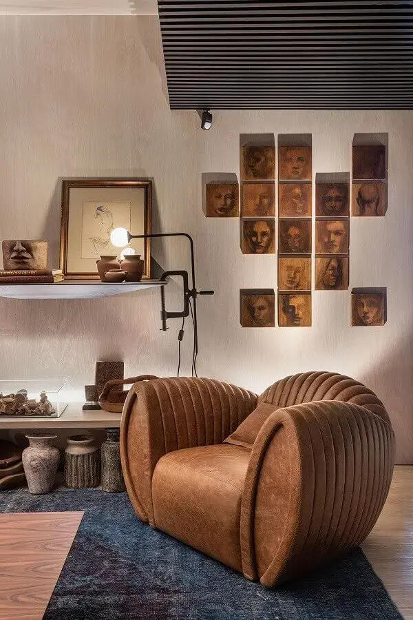Poltrona confortável para sala decorada em cores neutras Poltrona confortável para sala decorada em cores neutras Foto Casa de Valentina