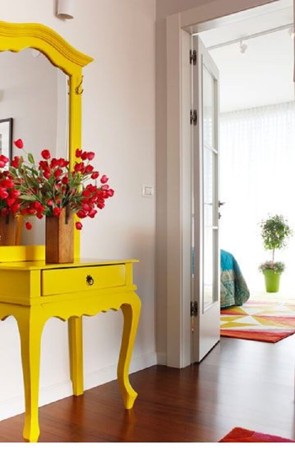 Aparador amarelo para decoração estilo vintage