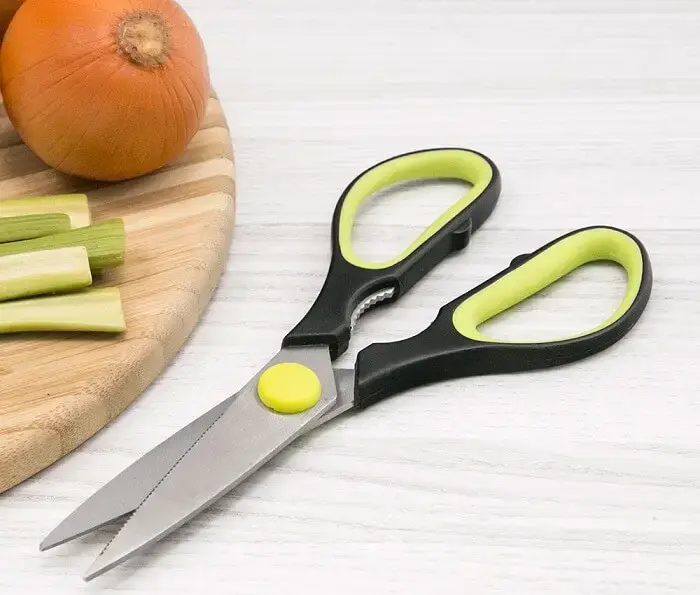 Utensílios baratinhos: tesoura de cozinha Utensílios baratinhos: tesoura de cozinha