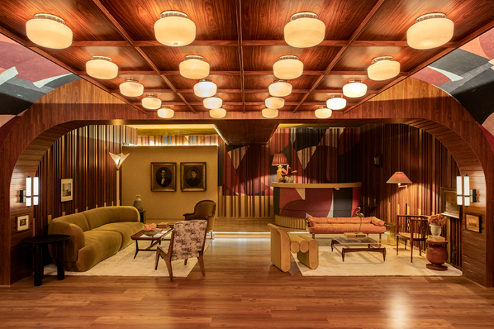 Projeto: Otto Felix | Arquiteto apresenta o LE TT speakeasy para CASA COR São Paulo: um bar secreto, sofisticado e fora do óbvio, feito para ser descoberto.