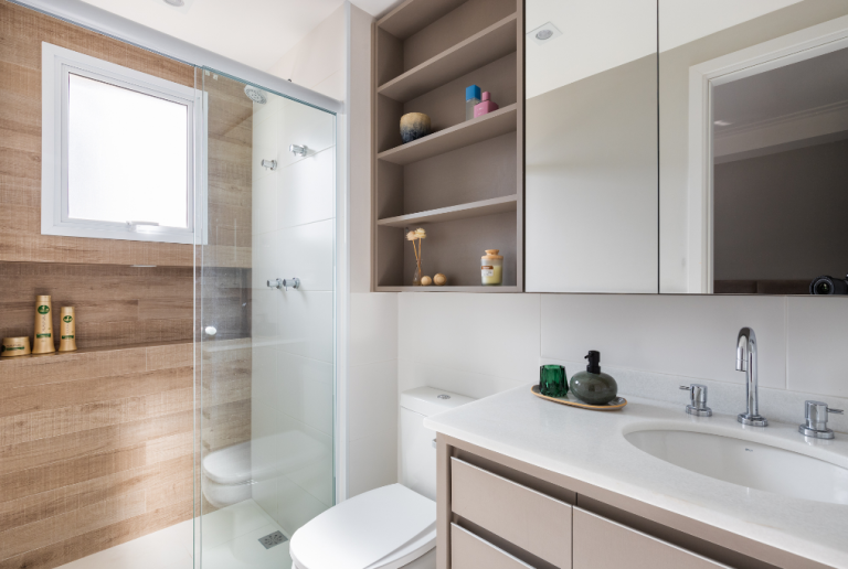 +10 Banheiros com Nichos Embutidos para Inspirar a Sua Decoração