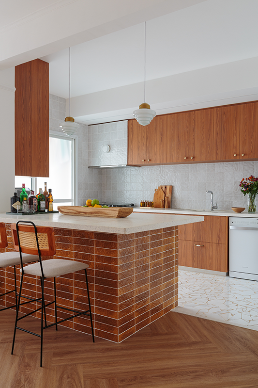 Projeto: Studio Rama|Cozinha com visual retrô é um convite à convivência e alia praticidade com o monocomando Celite Prática, no cromado