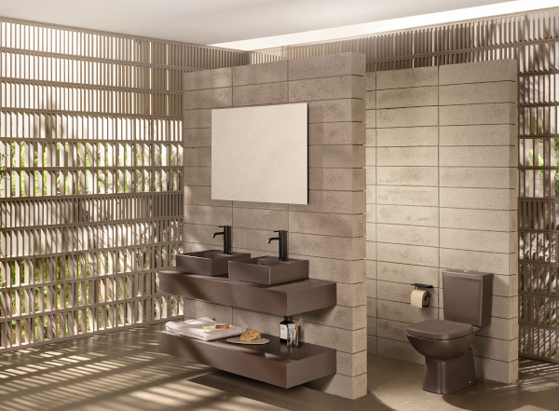 Tons naturais, design leve e formas elegantes definem os banheiros contemporâneos