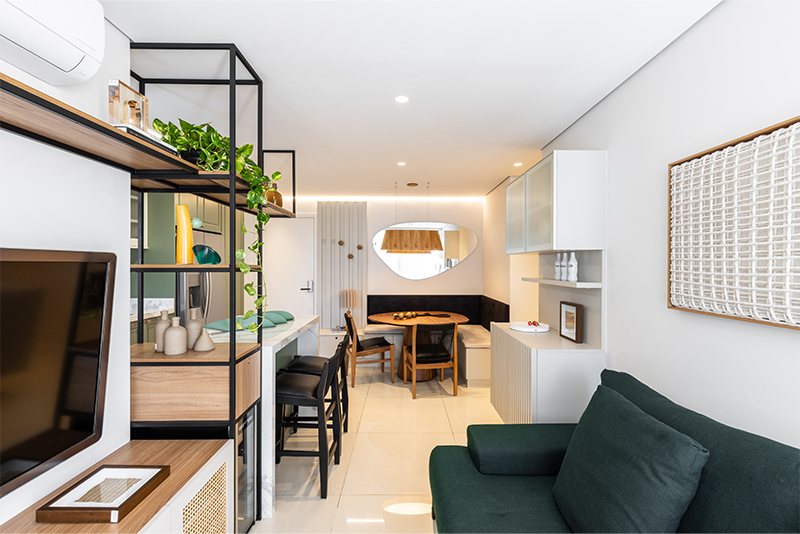 Projeto: Elisa Maretti | Pouquíssimos detalhes diferem o apartamento de 62 m² do seu projeto 3D, evidenciando precisão e fidelidade.
