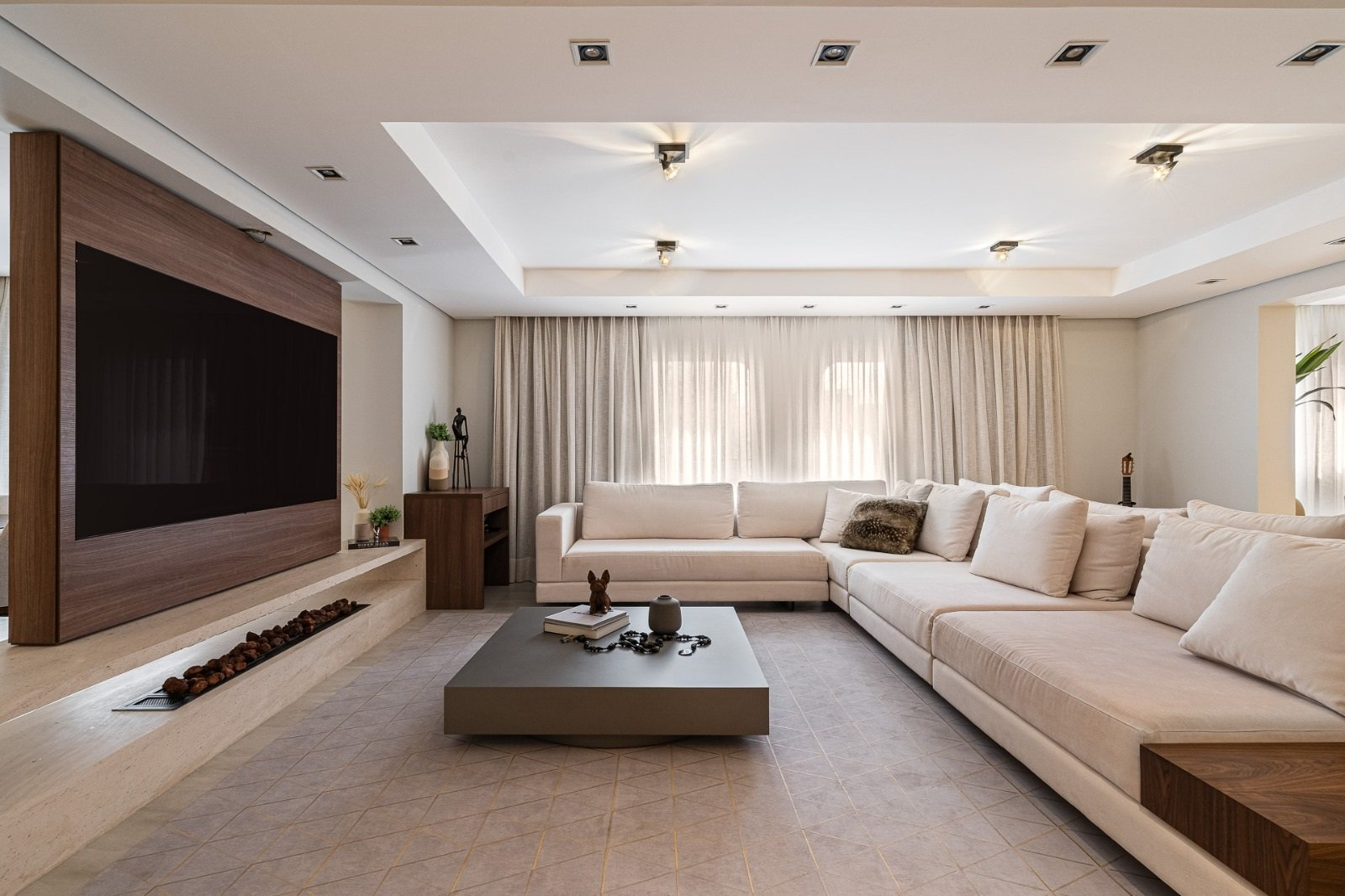 Sofá em L: confira +10 inspirações para usar na sua casa