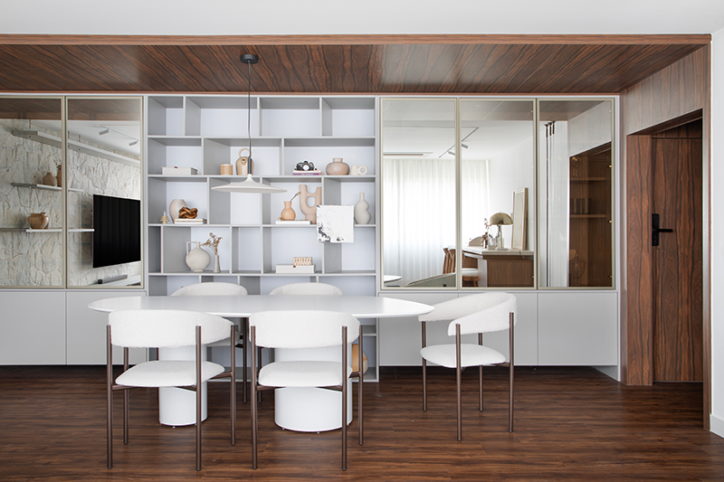 Projeto: Arquiteta Dayse Soares | Com 130m², o apartamento em Botafogo foi transformado em um lar sofisticado e funcional, com estética minimalista, soluções sob medida e valorização da iluminação natural.