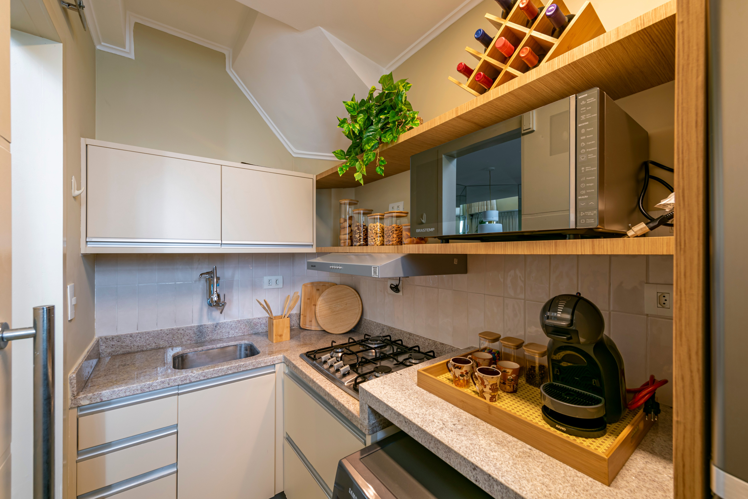 Cozinha completa de canto: 5 dicas para criar um espaço prático e bonito