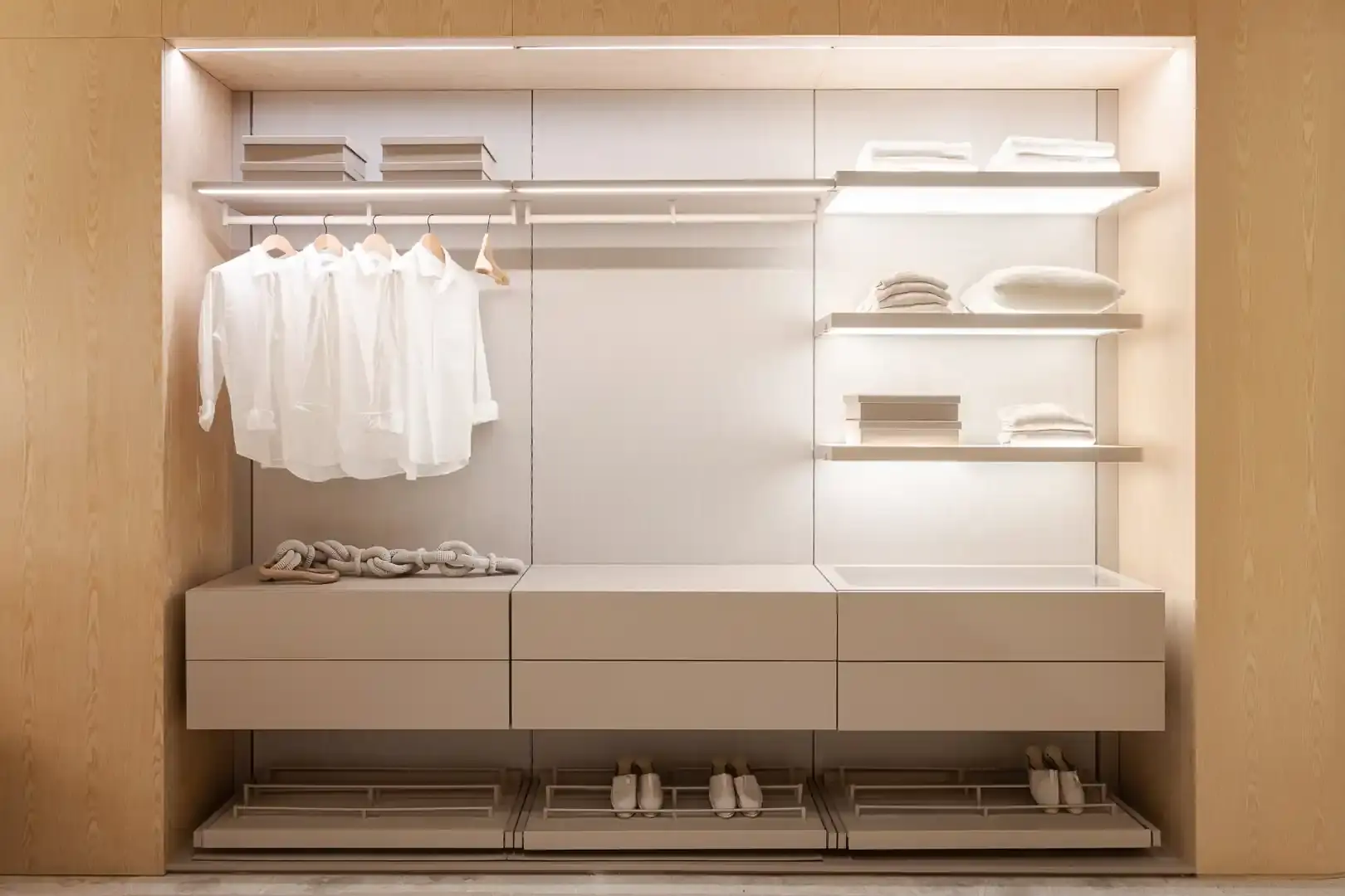 Armário closet: +10 modelos para organizar o seu quarto