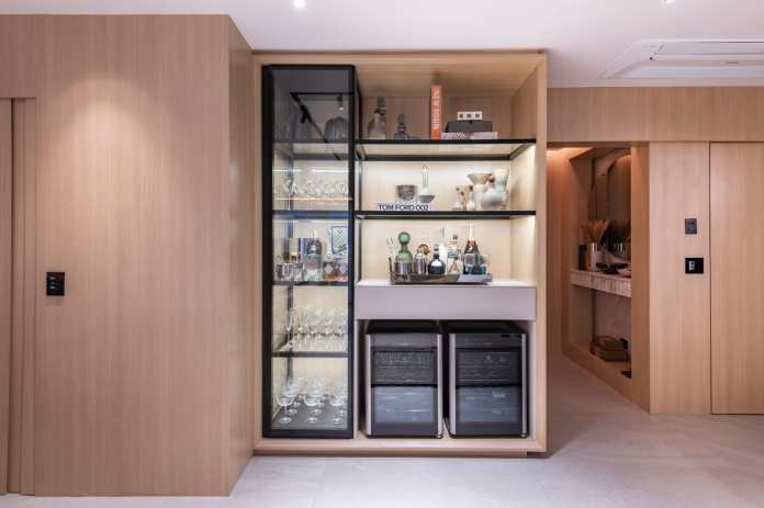 Um home bar traz charme e personalidade para o lar – Foto: Raul Fonseca | Projeto: Patricia Hagobian